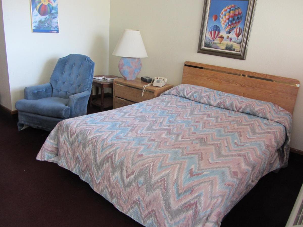 Warrick Plaza Inn Plainview Δωμάτιο φωτογραφία